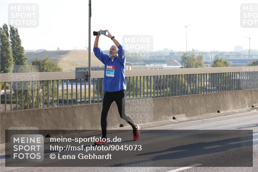 03.10.2025 - Köhlbrandbrückenlauf Lena Gebhardt http://msf.ph/oto/9045073 03.10.2025 09:27:33 Position 1 2184 meine-sportfotos.de