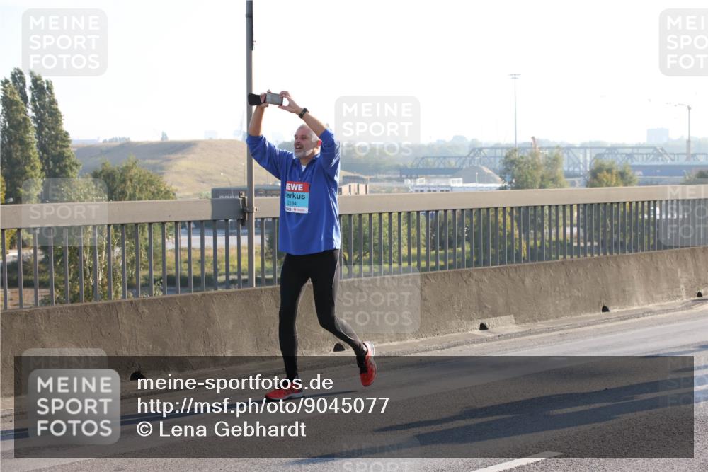 03.10.2025 - Köhlbrandbrückenlauf Lena Gebhardt http://msf.ph/oto/9045077 03.10.2025 09:27:33 Position 1 2184 meine-sportfotos.de