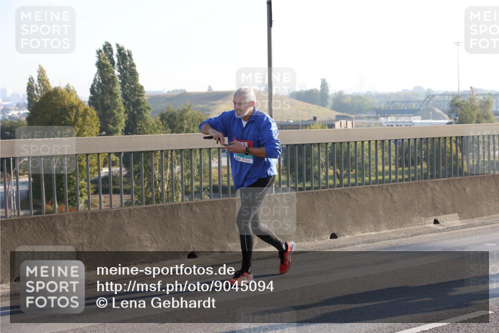 03.10.2025 - Köhlbrandbrückenlauf Lena Gebhardt http://msf.ph/oto/9045094 03.10.2025 09:27:33 Position 1  meine-sportfotos.de