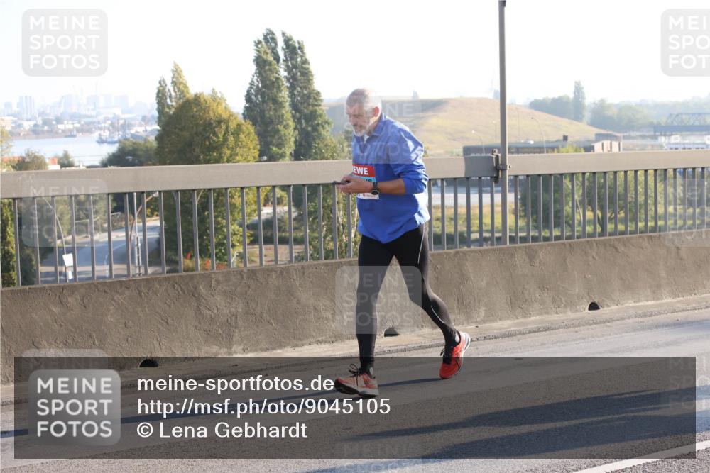 03.10.2025 - Köhlbrandbrückenlauf Lena Gebhardt http://msf.ph/oto/9045105 03.10.2025 09:27:34 Position 1  meine-sportfotos.de