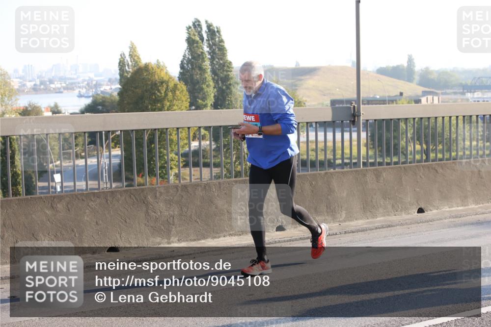 03.10.2025 - Köhlbrandbrückenlauf Lena Gebhardt http://msf.ph/oto/9045108 03.10.2025 09:27:34 Position 1  meine-sportfotos.de