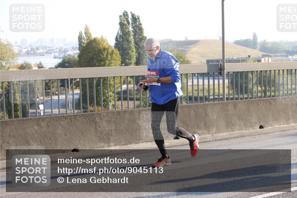 03.10.2025 - Köhlbrandbrückenlauf Lena Gebhardt http://msf.ph/oto/9045113 03.10.2025 09:27:34 Position 1  meine-sportfotos.de