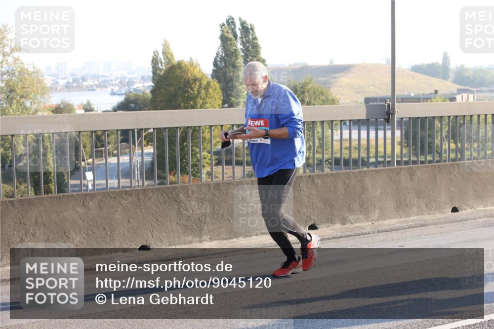 03.10.2025 - Köhlbrandbrückenlauf Lena Gebhardt http://msf.ph/oto/9045120 03.10.2025 09:27:34 Position 1  meine-sportfotos.de