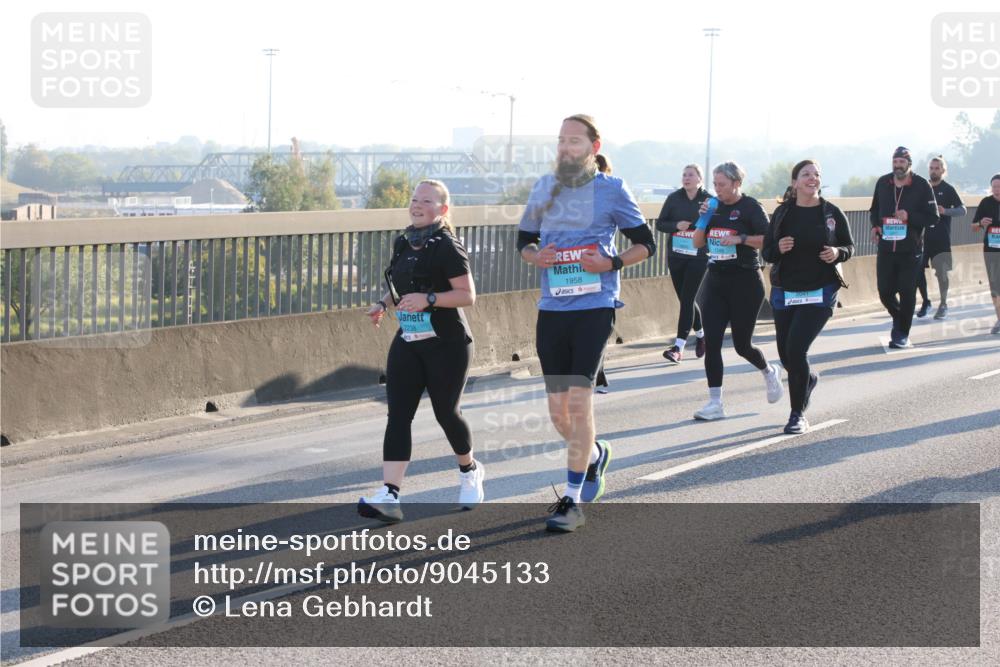 03.10.2025 - Köhlbrandbrückenlauf Lena Gebhardt http://msf.ph/oto/9045133 03.10.2025 09:27:34 Position 1 2238, 1958, 1749 meine-sportfotos.de