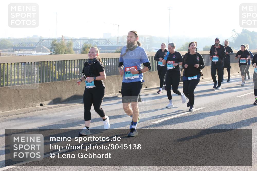 03.10.2025 - Köhlbrandbrückenlauf Lena Gebhardt http://msf.ph/oto/9045138 03.10.2025 09:27:34 Position 1 2238, 1958, 1749 meine-sportfotos.de