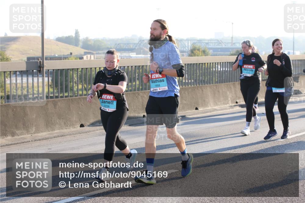 03.10.2025 - Köhlbrandbrückenlauf Lena Gebhardt http://msf.ph/oto/9045169 03.10.2025 09:27:35 Position 1 2238, 1958, 1749 meine-sportfotos.de