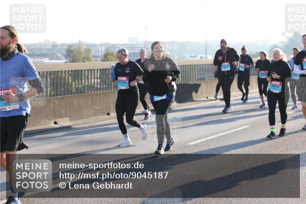03.10.2025 - Köhlbrandbrückenlauf Lena Gebhardt http://msf.ph/oto/9045187 03.10.2025 09:27:36 Position 1 1958, 1749 meine-sportfotos.de