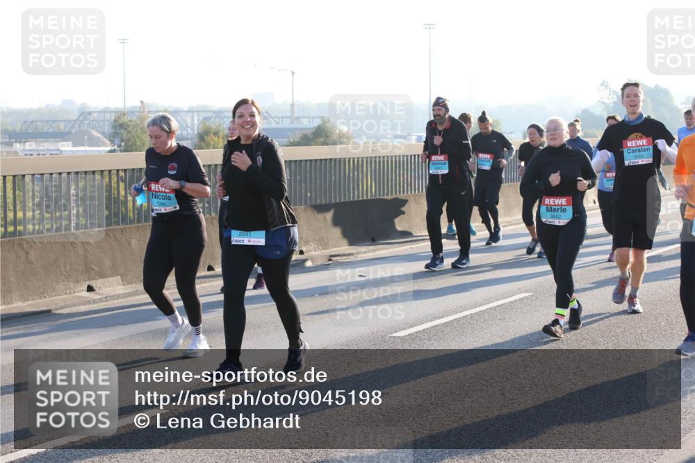 03.10.2025 - Köhlbrandbrückenlauf Lena Gebhardt http://msf.ph/oto/9045198 03.10.2025 09:27:36 Position 1 1749, 2041, 3552, 3553 meine-sportfotos.de