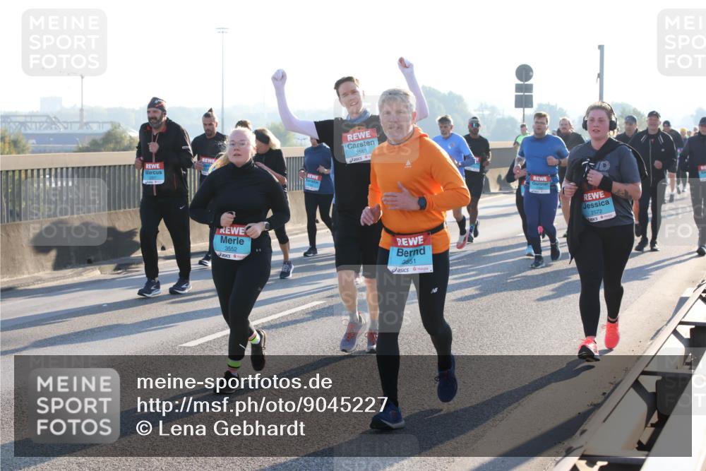 03.10.2025 - Köhlbrandbrückenlauf Lena Gebhardt http://msf.ph/oto/9045227 03.10.2025 09:27:37 Position 1 3553, 3552, 3551, 2572 meine-sportfotos.de