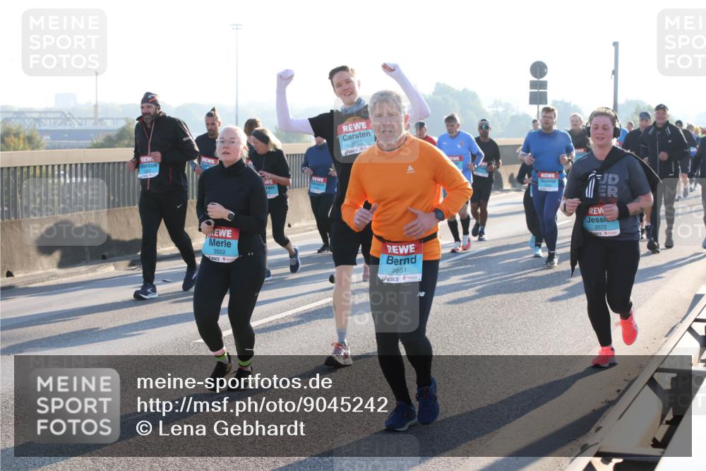 03.10.2025 - Köhlbrandbrückenlauf Lena Gebhardt http://msf.ph/oto/9045242 03.10.2025 09:27:37 Position 1 3552, 3553, 3551, 2572 meine-sportfotos.de