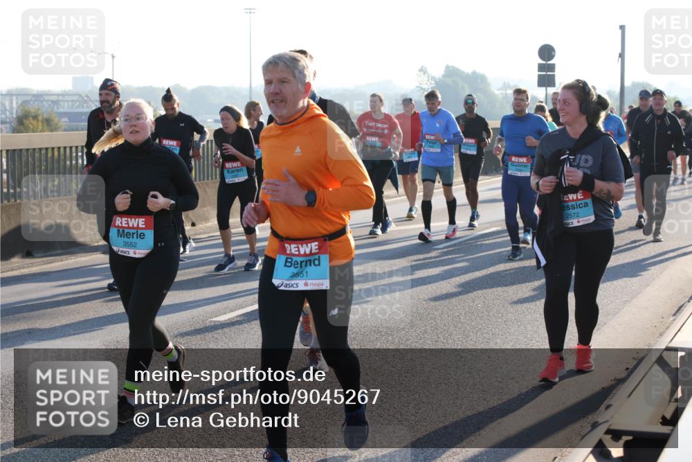 03.10.2025 - Köhlbrandbrückenlauf Lena Gebhardt http://msf.ph/oto/9045267 03.10.2025 09:27:38 Position 1 3552, 3551, 611119, 2572 meine-sportfotos.de