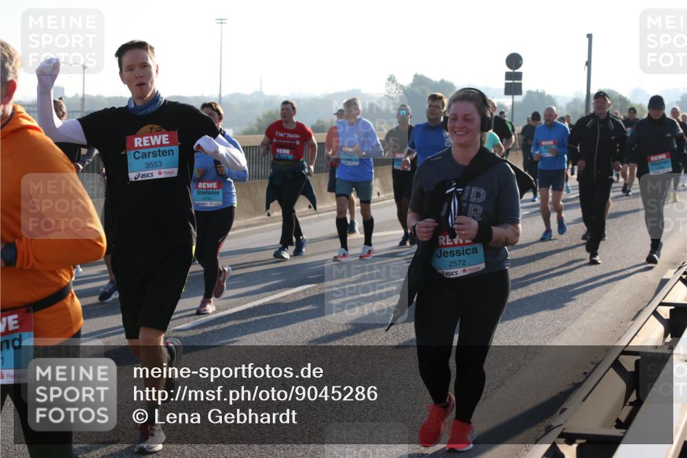 03.10.2025 - Köhlbrandbrückenlauf Lena Gebhardt http://msf.ph/oto/9045286 03.10.2025 09:27:38 Position 1 1, 3553, 2781, 2572 meine-sportfotos.de