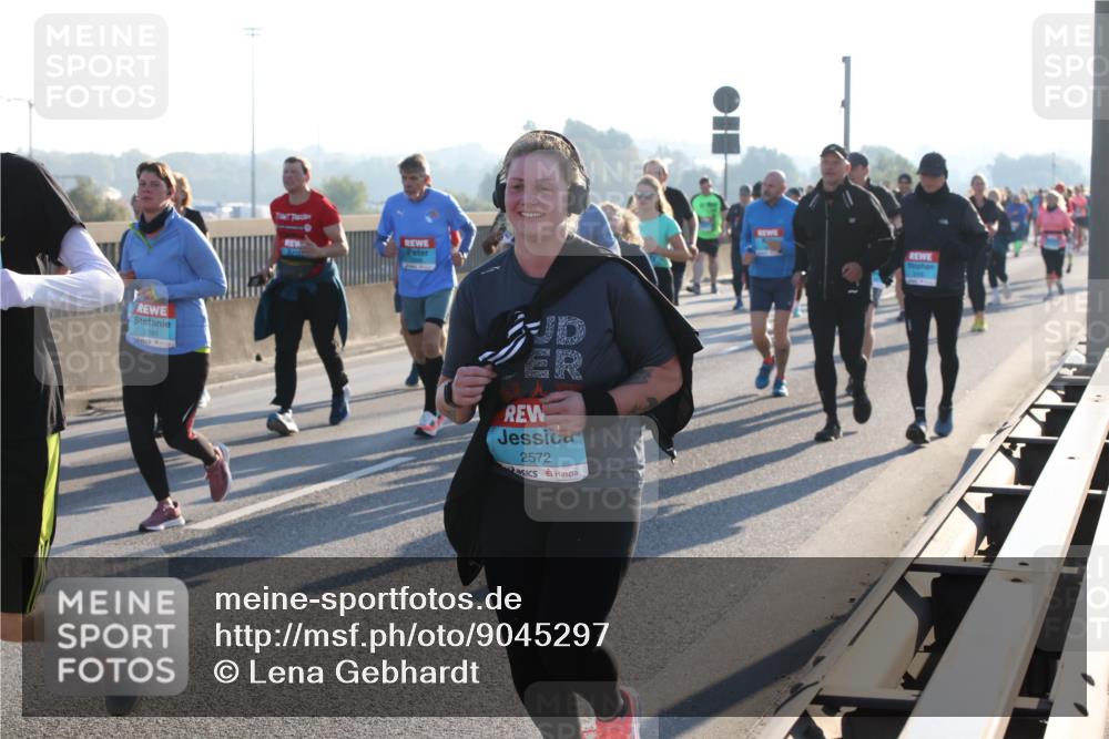03.10.2025 - Köhlbrandbrückenlauf Lena Gebhardt http://msf.ph/oto/9045297 03.10.2025 09:27:39 Position 1 2572 meine-sportfotos.de
