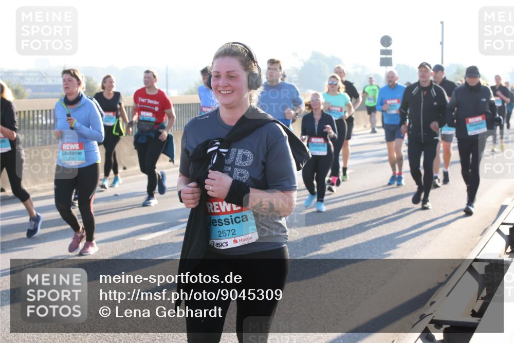 03.10.2025 - Köhlbrandbrückenlauf Lena Gebhardt http://msf.ph/oto/9045309 03.10.2025 09:27:39 Position 1 2781, 2572 meine-sportfotos.de