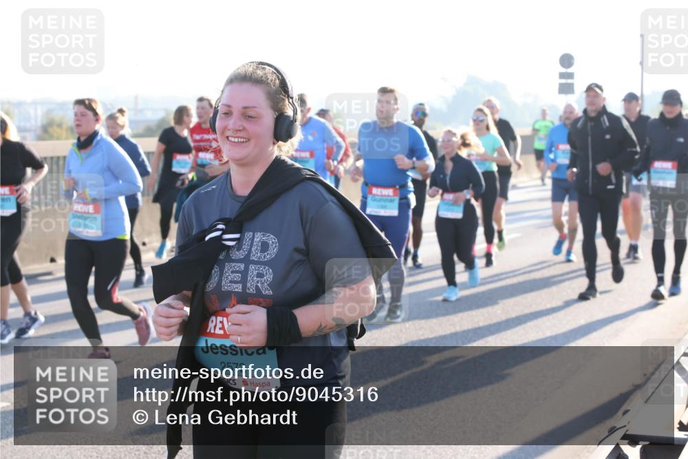 03.10.2025 - Köhlbrandbrückenlauf Lena Gebhardt http://msf.ph/oto/9045316 03.10.2025 09:27:40 Position 1 2572 meine-sportfotos.de