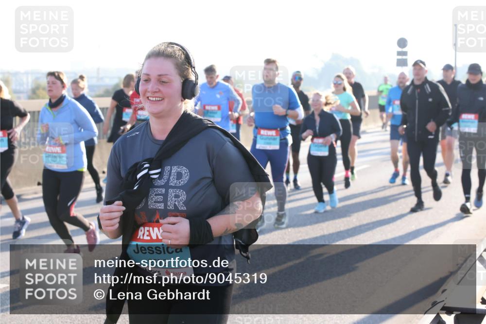 03.10.2025 - Köhlbrandbrückenlauf Lena Gebhardt http://msf.ph/oto/9045319 03.10.2025 09:27:40 Position 1 2572 meine-sportfotos.de