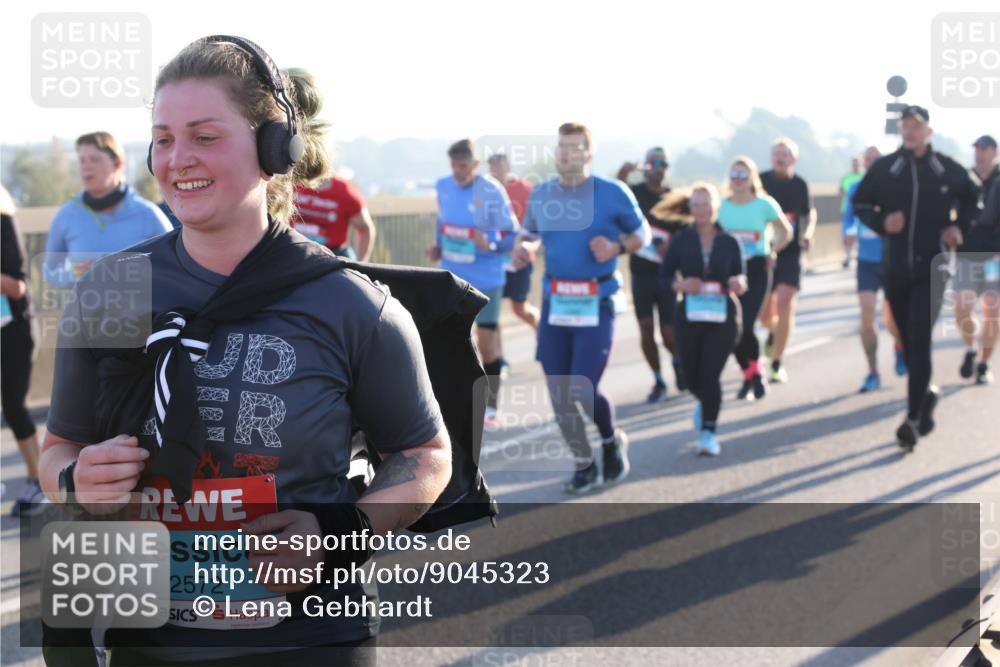 03.10.2025 - Köhlbrandbrückenlauf Lena Gebhardt http://msf.ph/oto/9045323 03.10.2025 09:27:40 Position 1 2572 meine-sportfotos.de