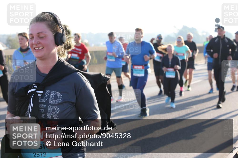 03.10.2025 - Köhlbrandbrückenlauf Lena Gebhardt http://msf.ph/oto/9045328 03.10.2025 09:27:40 Position 1 2572 meine-sportfotos.de