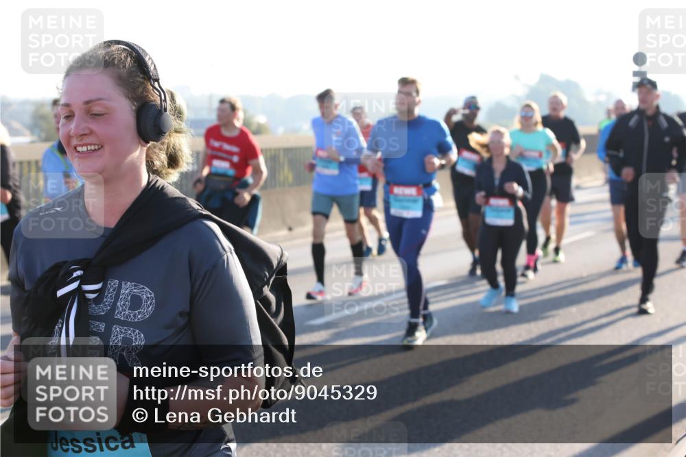 03.10.2025 - Köhlbrandbrückenlauf Lena Gebhardt http://msf.ph/oto/9045329 03.10.2025 09:27:40 Position 1  meine-sportfotos.de
