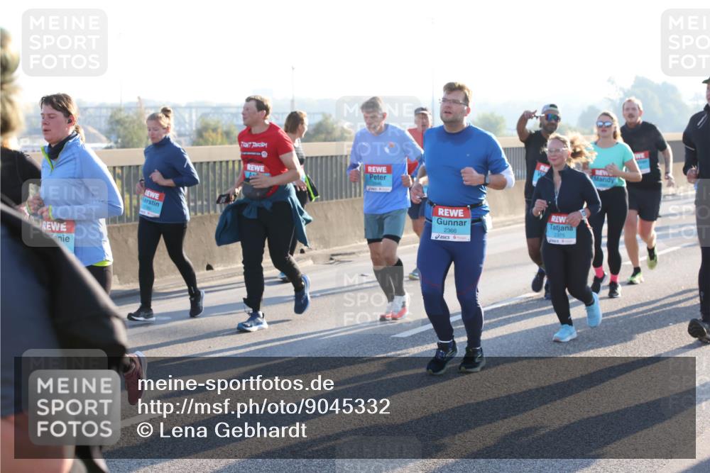 03.10.2025 - Köhlbrandbrückenlauf Lena Gebhardt http://msf.ph/oto/9045332 03.10.2025 09:27:40 Position 1 2366, 2375 meine-sportfotos.de