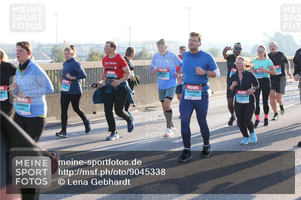 03.10.2025 - Köhlbrandbrückenlauf Lena Gebhardt http://msf.ph/oto/9045338 03.10.2025 09:27:40 Position 1 7, 2781, 2646, 2366, 2375, 2681 meine-sportfotos.de