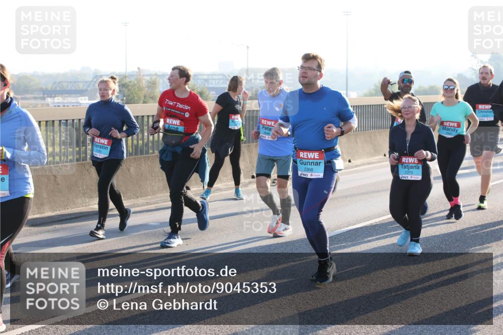 03.10.2025 - Köhlbrandbrückenlauf Lena Gebhardt http://msf.ph/oto/9045353 03.10.2025 09:27:41 Position 1 2780, 2824, 2646, 2366, 2375, 2229 meine-sportfotos.de