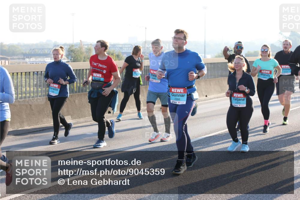 03.10.2025 - Köhlbrandbrückenlauf Lena Gebhardt http://msf.ph/oto/9045359 03.10.2025 09:27:41 Position 1 2780, 2824, 2646, 2366, 2375, 2681 meine-sportfotos.de