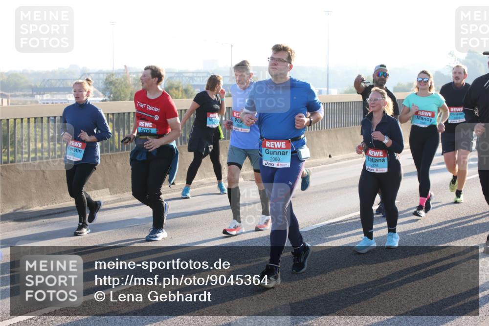03.10.2025 - Köhlbrandbrückenlauf Lena Gebhardt http://msf.ph/oto/9045364 03.10.2025 09:27:41 Position 1 2780, 2024, 2366, 2375, 2681 meine-sportfotos.de