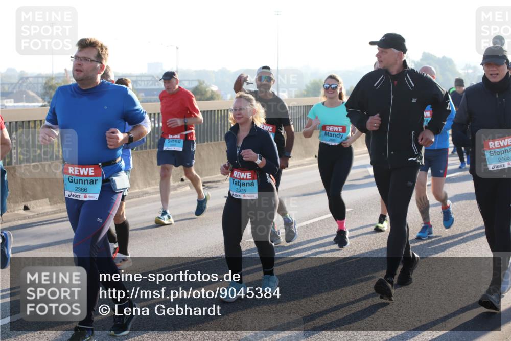 03.10.2025 - Köhlbrandbrückenlauf Lena Gebhardt http://msf.ph/oto/9045384 03.10.2025 09:27:41 Position 1 2366, 2375, 2681, 2406 meine-sportfotos.de