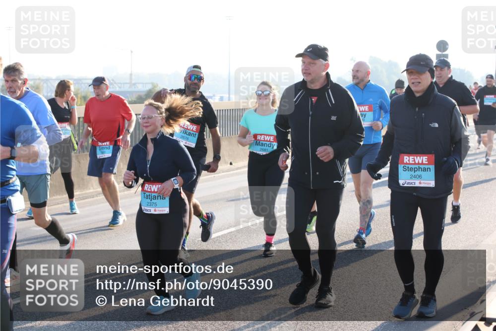 03.10.2025 - Köhlbrandbrückenlauf Lena Gebhardt http://msf.ph/oto/9045390 03.10.2025 09:27:42 Position 1 2375, 2676, 2681, 2406 meine-sportfotos.de
