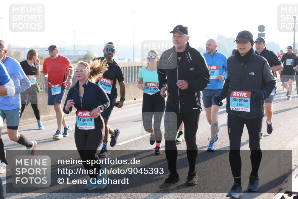 03.10.2025 - Köhlbrandbrückenlauf Lena Gebhardt http://msf.ph/oto/9045393 03.10.2025 09:27:42 Position 1 2676, 2681, 2375, 839, 2406 meine-sportfotos.de