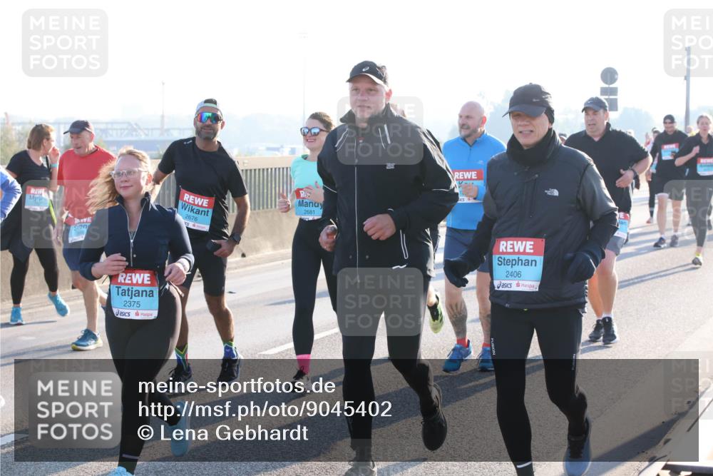 03.10.2025 - Köhlbrandbrückenlauf Lena Gebhardt http://msf.ph/oto/9045402 03.10.2025 09:27:42 Position 1 2375, 2676, 2681, 2406 meine-sportfotos.de