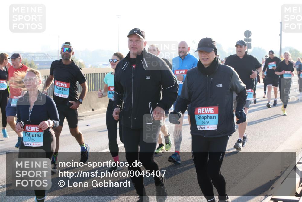03.10.2025 - Köhlbrandbrückenlauf Lena Gebhardt http://msf.ph/oto/9045407 03.10.2025 09:27:42 Position 1 2375, 2676, 2406 meine-sportfotos.de