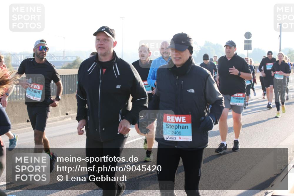 03.10.2025 - Köhlbrandbrückenlauf Lena Gebhardt http://msf.ph/oto/9045420 03.10.2025 09:27:42 Position 1 2676, 2406, 1518 meine-sportfotos.de