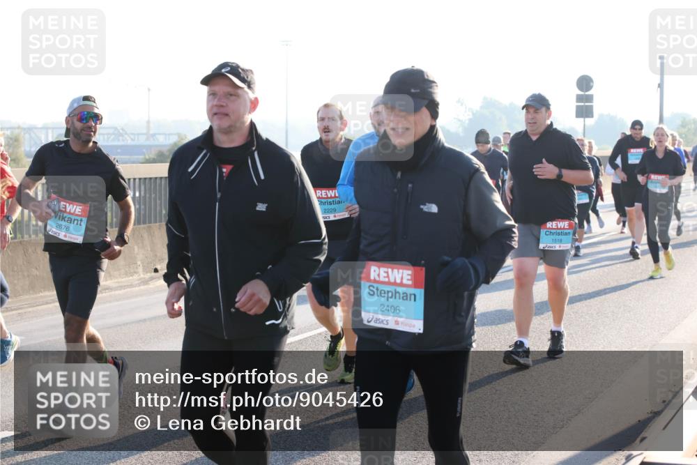 03.10.2025 - Köhlbrandbrückenlauf Lena Gebhardt http://msf.ph/oto/9045426 03.10.2025 09:27:42 Position 1 2676, 2229, 2406, 1518 meine-sportfotos.de