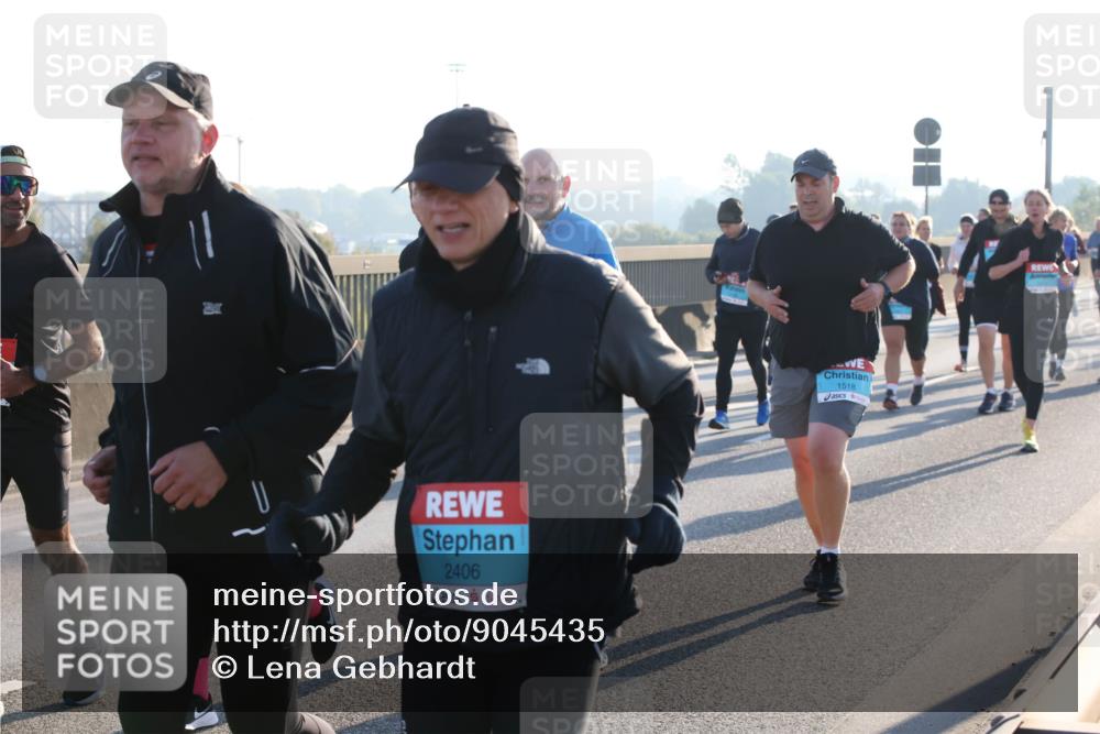 03.10.2025 - Köhlbrandbrückenlauf Lena Gebhardt http://msf.ph/oto/9045435 03.10.2025 09:27:43 Position 1 2406, 1518 meine-sportfotos.de