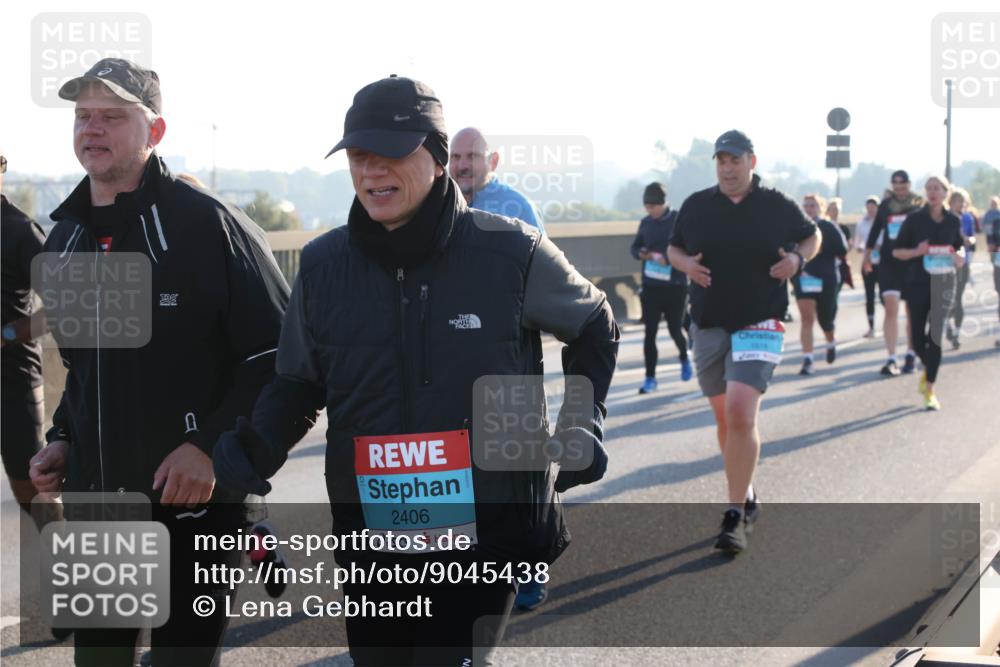 03.10.2025 - Köhlbrandbrückenlauf Lena Gebhardt http://msf.ph/oto/9045438 03.10.2025 09:27:43 Position 1 2406 meine-sportfotos.de