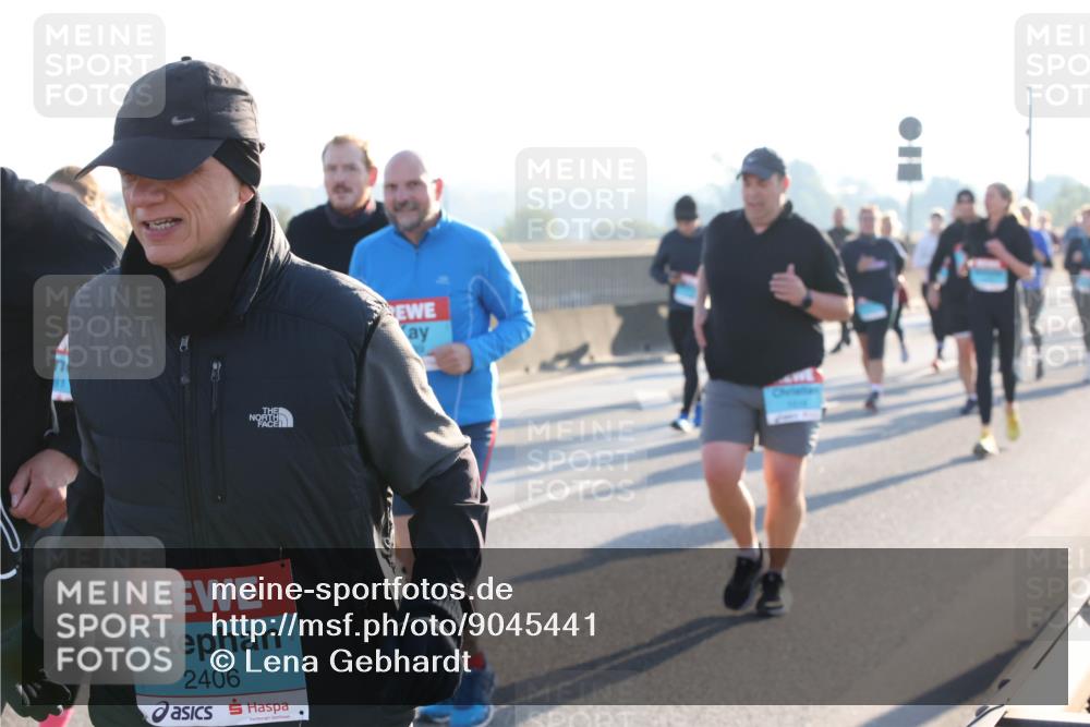 03.10.2025 - Köhlbrandbrückenlauf Lena Gebhardt http://msf.ph/oto/9045441 03.10.2025 09:27:43 Position 1 2406 meine-sportfotos.de