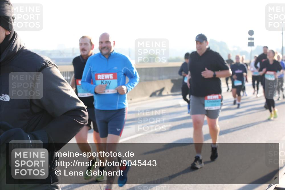 03.10.2025 - Köhlbrandbrückenlauf Lena Gebhardt http://msf.ph/oto/9045443 03.10.2025 09:27:43 Position 1  meine-sportfotos.de