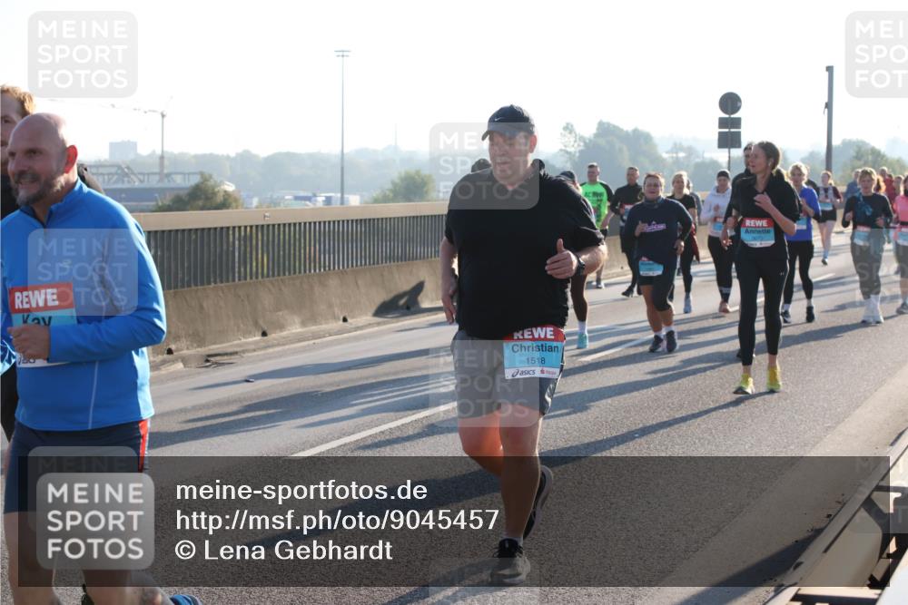 03.10.2025 - Köhlbrandbrückenlauf Lena Gebhardt http://msf.ph/oto/9045457 03.10.2025 09:27:44 Position 1 1518 meine-sportfotos.de