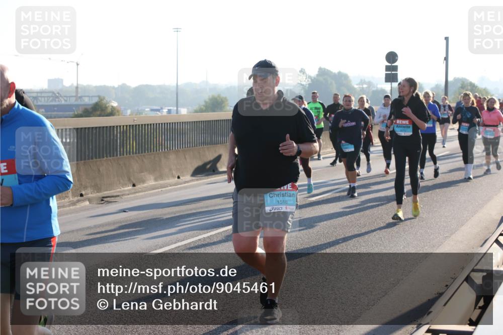 03.10.2025 - Köhlbrandbrückenlauf Lena Gebhardt http://msf.ph/oto/9045461 03.10.2025 09:27:44 Position 1 32, 1518 meine-sportfotos.de