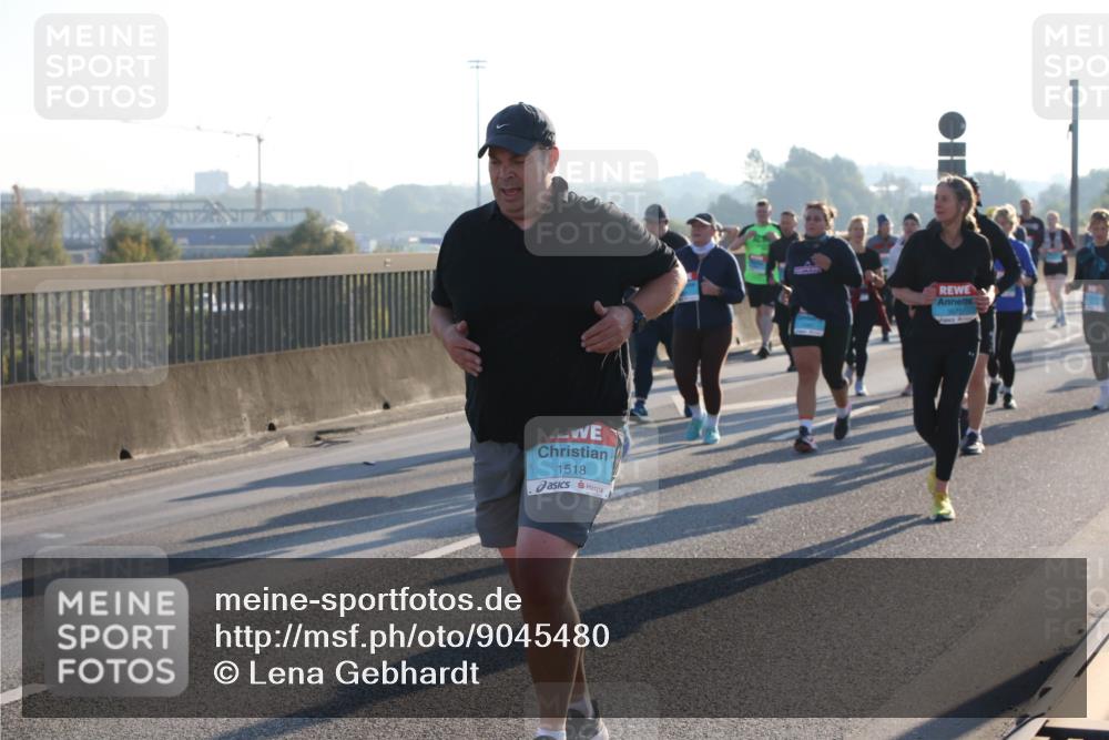 03.10.2025 - Köhlbrandbrückenlauf Lena Gebhardt http://msf.ph/oto/9045480 03.10.2025 09:27:44 Position 1 1518 meine-sportfotos.de