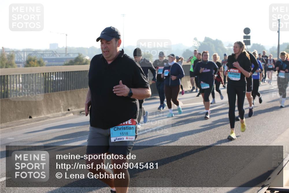 03.10.2025 - Köhlbrandbrückenlauf Lena Gebhardt http://msf.ph/oto/9045481 03.10.2025 09:27:45 Position 1 1518 meine-sportfotos.de
