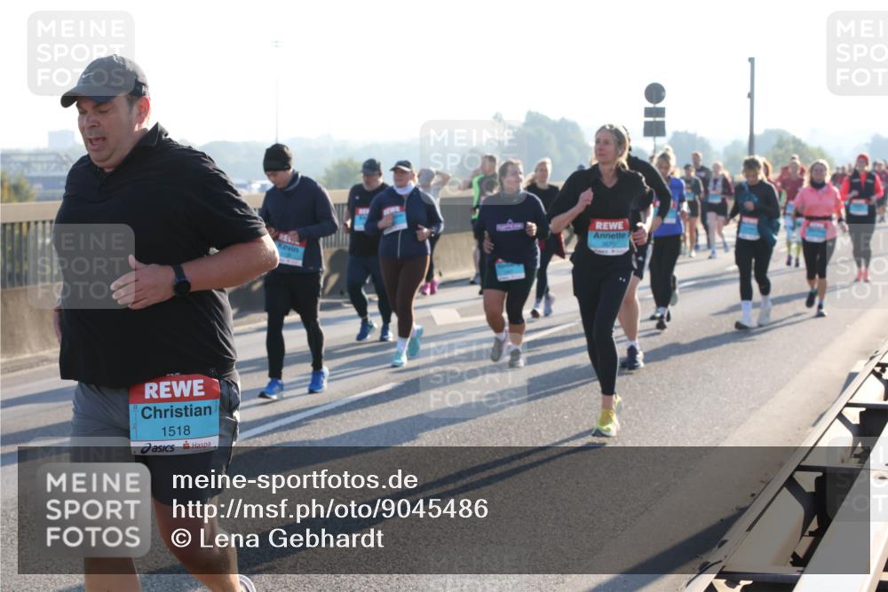 03.10.2025 - Köhlbrandbrückenlauf Lena Gebhardt http://msf.ph/oto/9045486 03.10.2025 09:27:45 Position 1 1518 meine-sportfotos.de
