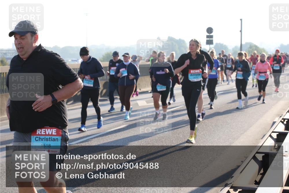 03.10.2025 - Köhlbrandbrückenlauf Lena Gebhardt http://msf.ph/oto/9045488 03.10.2025 09:27:45 Position 1 1518 meine-sportfotos.de