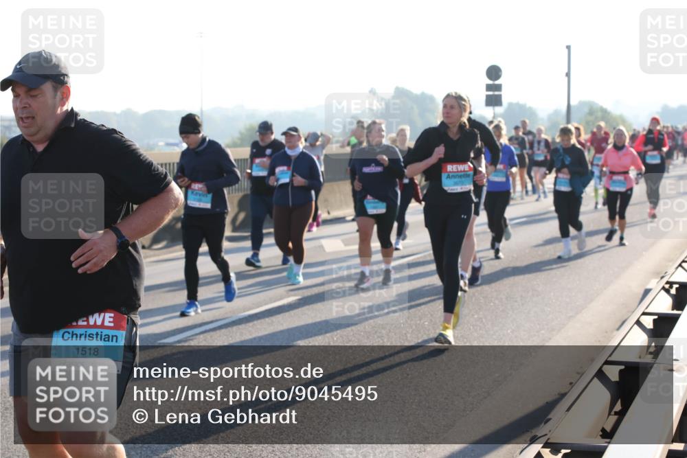 03.10.2025 - Köhlbrandbrückenlauf Lena Gebhardt http://msf.ph/oto/9045495 03.10.2025 09:27:45 Position 1 1518 meine-sportfotos.de