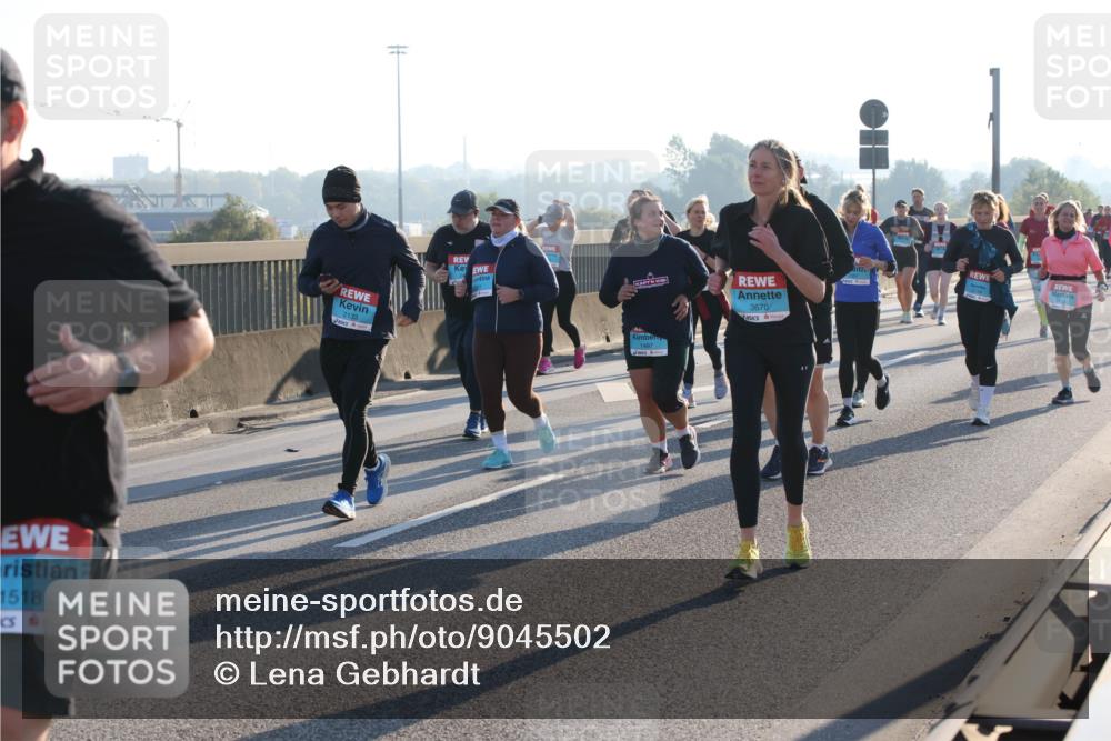 03.10.2025 - Köhlbrandbrückenlauf Lena Gebhardt http://msf.ph/oto/9045502 03.10.2025 09:27:45 Position 1 1518, 2133, 1497, 3670 meine-sportfotos.de