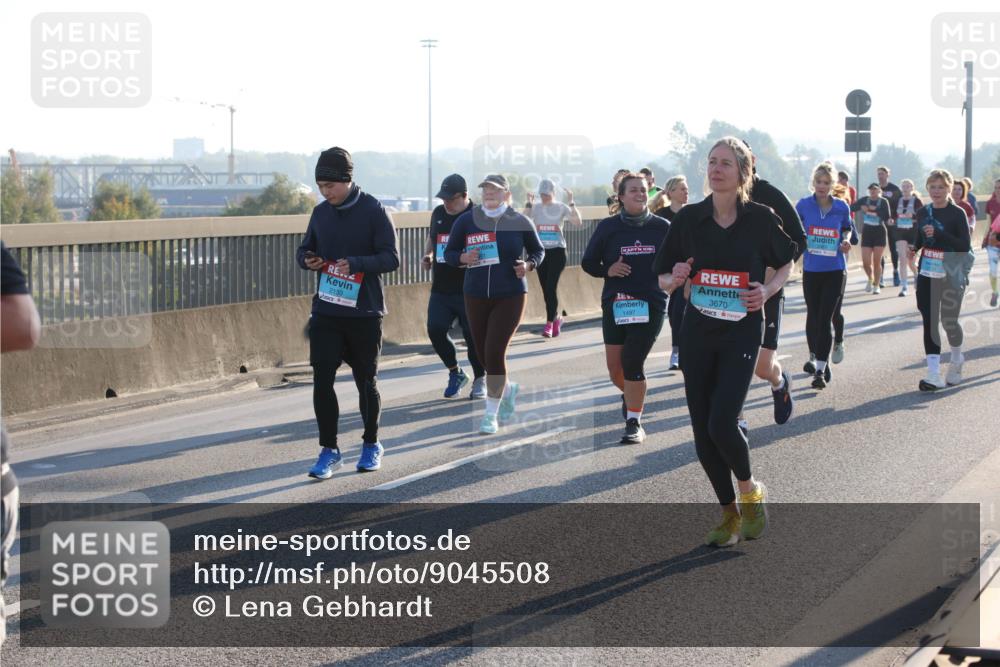 03.10.2025 - Köhlbrandbrückenlauf Lena Gebhardt http://msf.ph/oto/9045508 03.10.2025 09:27:46 Position 1 2133, 3670, 1497 meine-sportfotos.de