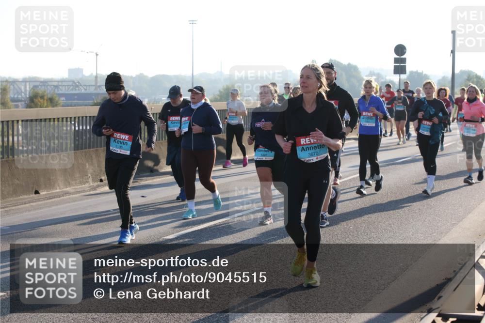 03.10.2025 - Köhlbrandbrückenlauf Lena Gebhardt http://msf.ph/oto/9045515 03.10.2025 09:27:46 Position 1 2133, 2475, 1497, 3670 meine-sportfotos.de
