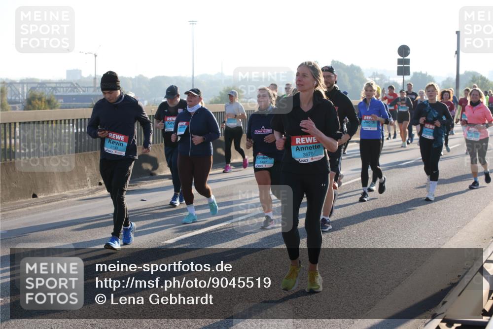 03.10.2025 - Köhlbrandbrückenlauf Lena Gebhardt http://msf.ph/oto/9045519 03.10.2025 09:27:46 Position 1 2133, 247, 1497, 3670 meine-sportfotos.de